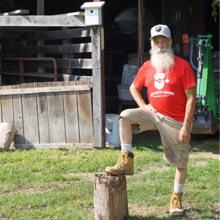 Even Santa Knows Red Men's T-Shirt